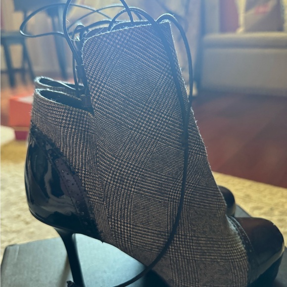 Beautiful and Authentic Saint Laurent stiletto boots! - Picture 6 of 10